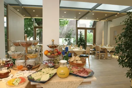 Hotel Und Gasthof Ritter St. Georg Отели рядом со станцией Paul Gossen Straße