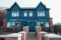 Arthur's Bar & Accommodation Hotels near Fettlers Wharf Marina