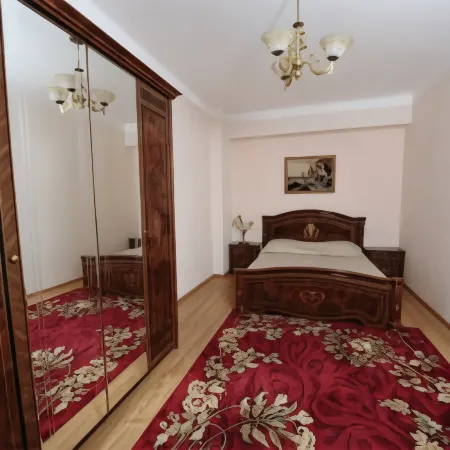 Планета Люкс Отели рядом с достопримечательностью «Северо-Осетинский Республиканский Художественный Музей им. М. Туганова»