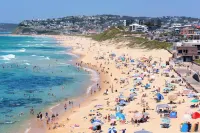 Beautiful Bar Beach - stay 300m to Sand & Surf. Walk to Cafes & Restaurants.