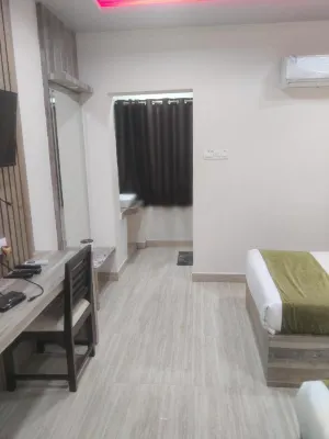 Hotel Praj Paradise 브라마푸르 호텔