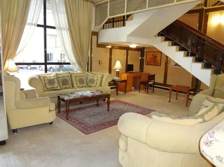 Carlton Tower Hotel Kuwait Отели рядом с достопримечательностью «Al Hamra Tower»