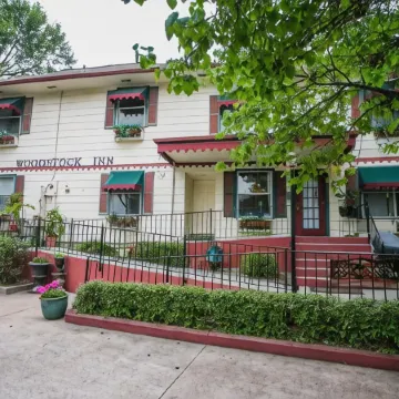 Woodstock Inn Bed & Breakfast