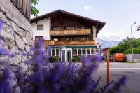 Hotel Kögele  호텔
