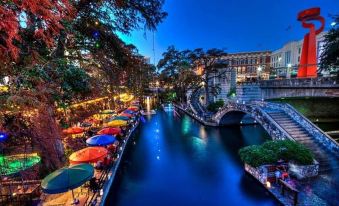 Hays #B Near Downtown Guest Studio