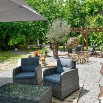 Enjoy Garden Отели в г. Вьерзон