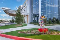Cambria Hotel Waco University Riverfront Các khách sạn gần W. R. Poage Legislative Library