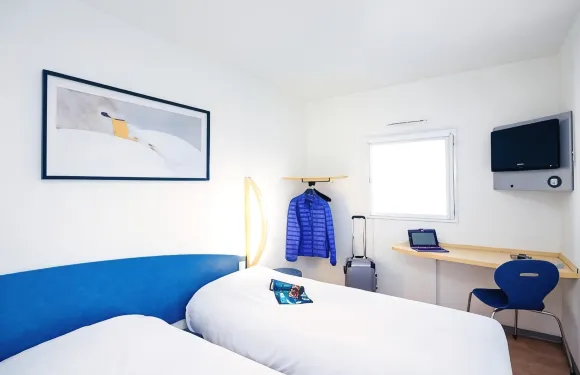 普伊昂諾克蘇瓦宜必思快捷酒店