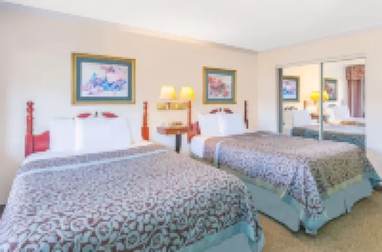 Days Inn by Wyndham Camarillo - Ventura