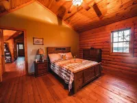 River View Lodge, Sunset Views over Mississippi River w/ Hot Tub - Homestays