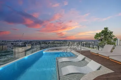 Top Floor Luxury Apartment Rooftop Pool CBD