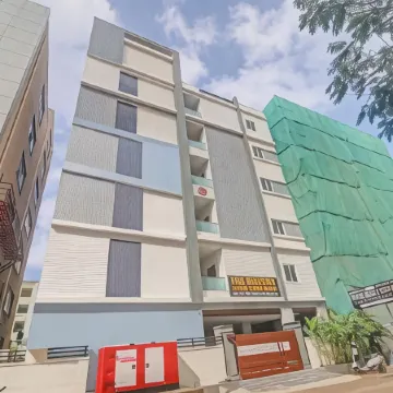The Balcony Hotel Отели рядом с достопримечательностью «Конгресс-центр Cyber»