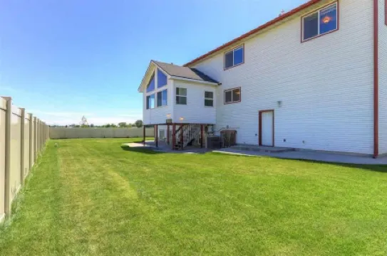 Massive Gathering Home with Ballroom - Sleeps 32+