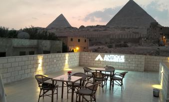 Antique Pyramids Inn