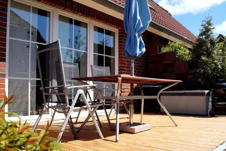 Relaxing in the romantic fishing village Ditzum