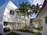 Heartland Hotel Serviced Rooms & Apartments. โรงแรมใกล้หาดอโลนาบีช
