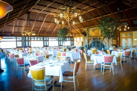 Overlook Lodge and Stone Cottages at Bear Mountain