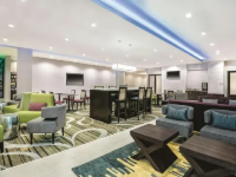 La Quinta Inn & Suites by Wyndham McAllen Convention Center Hotels in Mcallen