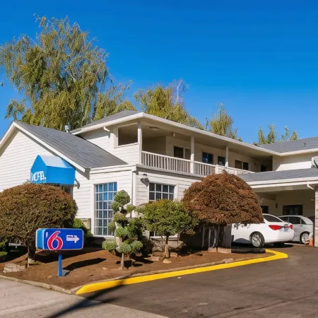 Motel 6 Portland, or  Mall 205 Отели рядом с достопримечательностью «Маунт Табор Парк»