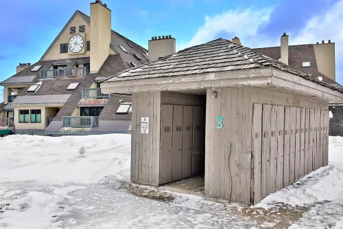 Stunning Mountain Views and on-Site Spa - Cozy Retreat