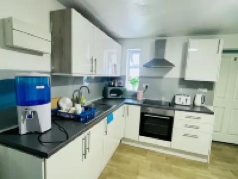 OYO Unique Private Rooms - Bolton Central, Free Parking Hotels in Bolton