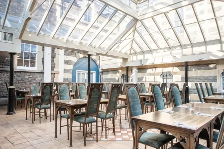 Arnos Manor Hotel Отели в г. Киншем