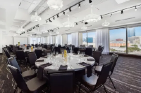 로렌조 호텔 댈러스, 태피스트리 컬렉션 바이 힐튼