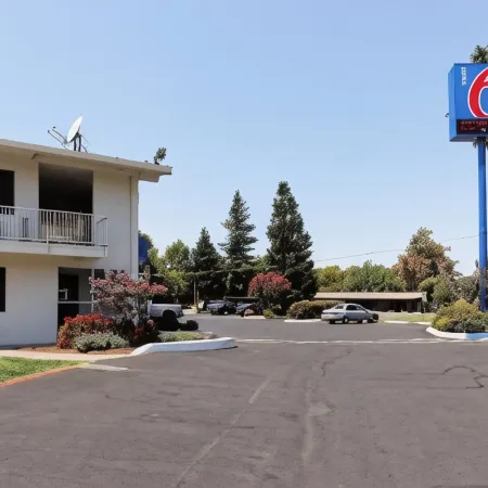 Motel 6 Chico, CA Отели в г. Чико