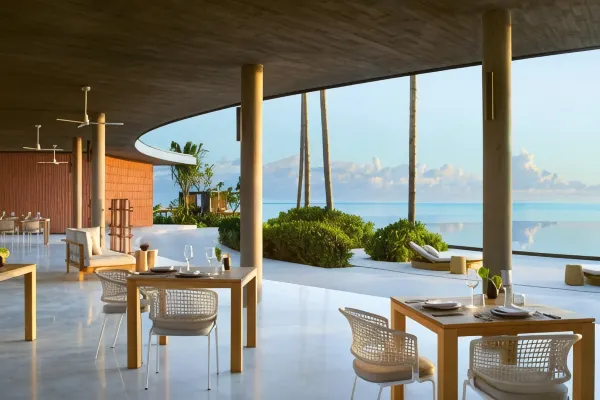 아이들을 위한 미래지향적 디자인의 키즈 클럽 외관