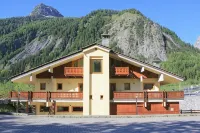 Shatush Hotel - parking