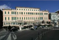 Hotel Mediterranee - Beach