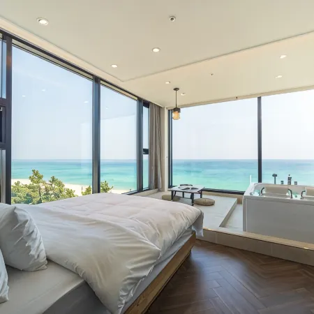 Gangneung Raise Your Eyes Pension Отели рядом с достопримечательностью «Пляж Анмок»