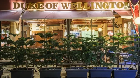 The Mayflower Hotel Отели рядом с достопримечательностью «Мечеть Мухаммад Аль-Амин»