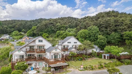 Hoengseong Hello 412 Pension Отели рядом со станцией Hoengseong Station