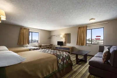 Super 8 by Wyndham Blackwell Hotels in Blackwell