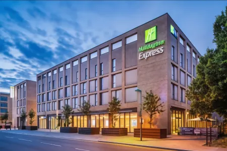 Holiday Inn Express London - Excel Отели рядом с достопримечательностью «Айленд Гарденс»