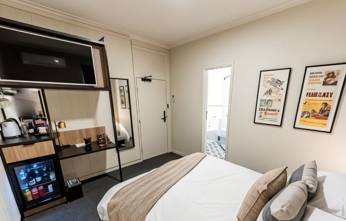 Eyre Hotel