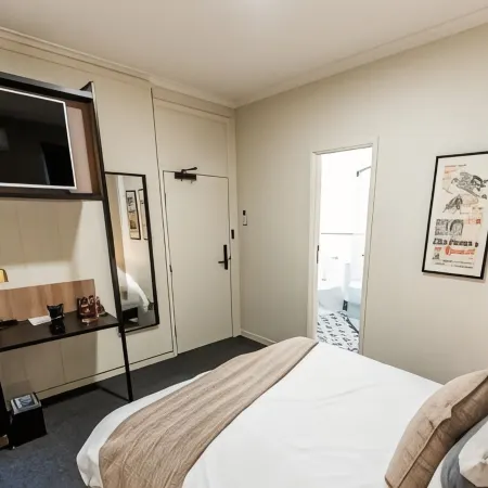 Eyre Hotel