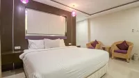 Front One Parama Su Hotel Palu