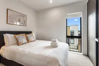 프레시 그레이 린 2베드룸 유닛, 파티오 있음, 조디악 스테이즈  호텔