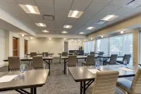 Holiday Inn Express & Suites Roanoke – Civic Center