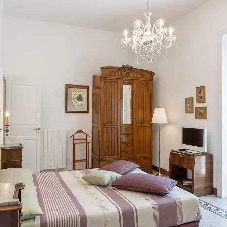 Villa for 12/14 people garden, pool, bbq, 100 meters from the sea, A / C, wi-fi