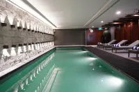 The Nishat Hotel - 5 estrellas