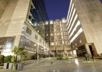 Saltstayz Premier Executive Serviced Apartment - Golf Course Extension Road - مطابخ