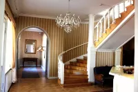 Kartanohotelli Karhulan Hovi