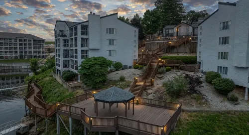 Bridgepointe ~Lakefront Condo with Stunning Main Channel Views & Private Deck! - 3성급