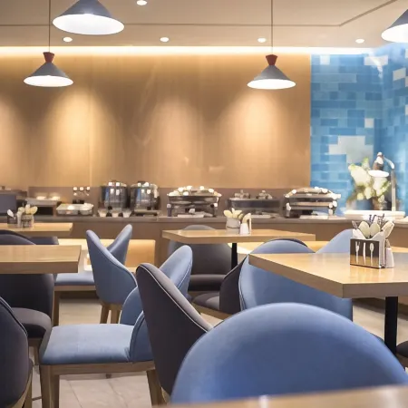 Ruijia Huayi Hotel (Shaoguan East Station Century East Street Branch)