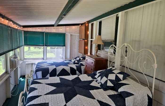 Cozy family cottage w/ fireplace, near lake and national forest.