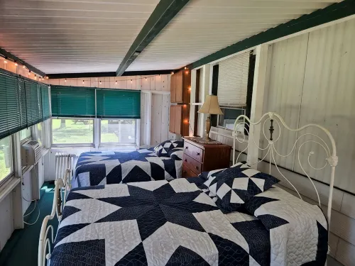 Cozy family cottage w/ fireplace, near lake and national forest.