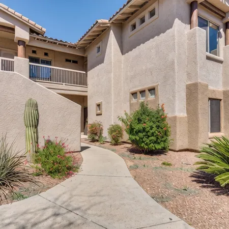 GORGEOUS MOUNTAIN VIEWS FROM EVERY WINDOW AND DOG FRIENDLY, TOO